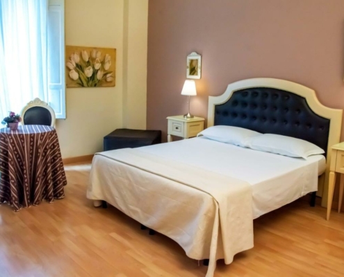 La Collegiate Guest House Catania Dining & Hotels Holiday Discount Guide
