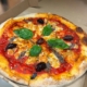 blurred_pizza_olive